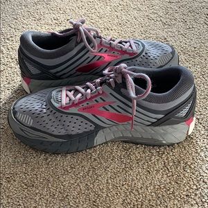 Brooks Ariel 18 Tennis Shoes